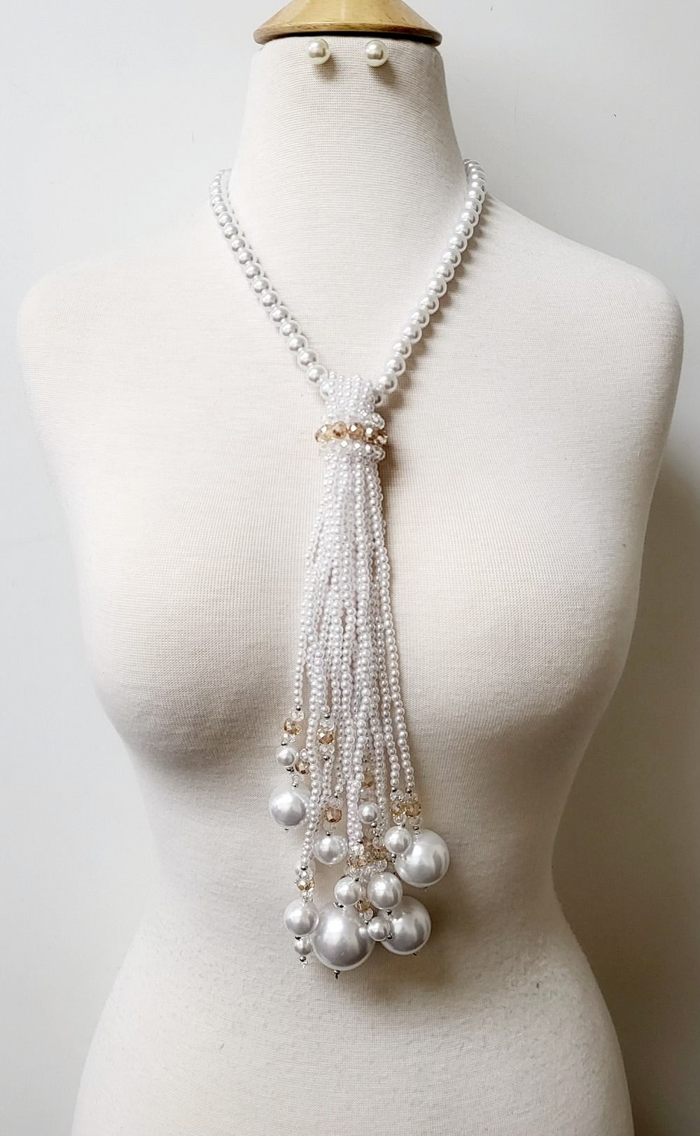 Tassel of Pearls -White