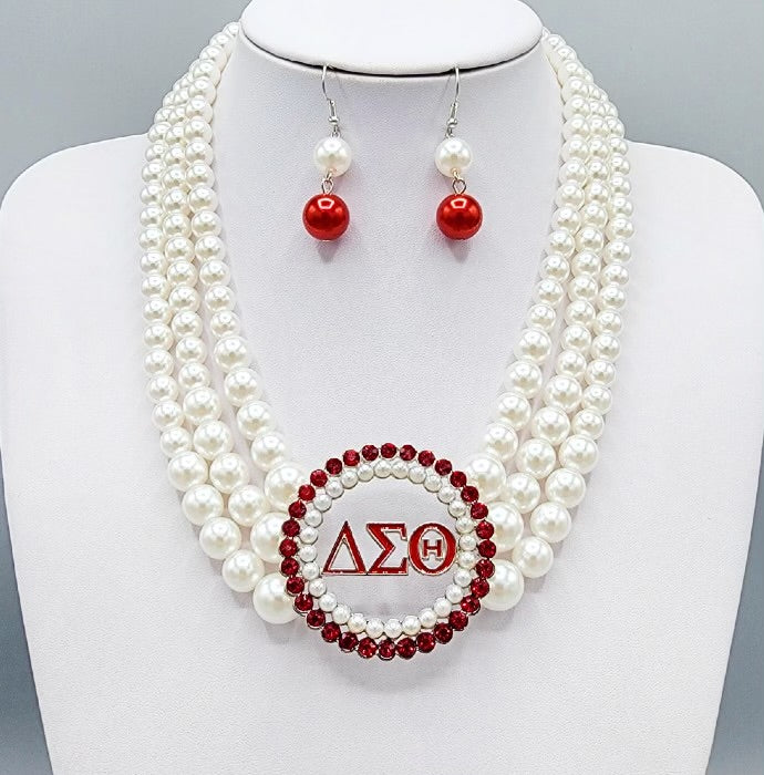 Pearls with Brooch DST Delta