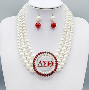 Pearls with Brooch DST Delta